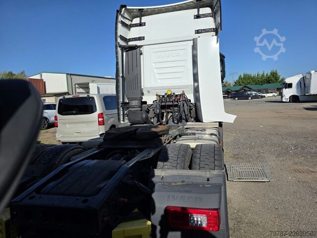 Unit traktor standard IVECO 490 S-Way mit kleinem Unfallschaden, Retarder
