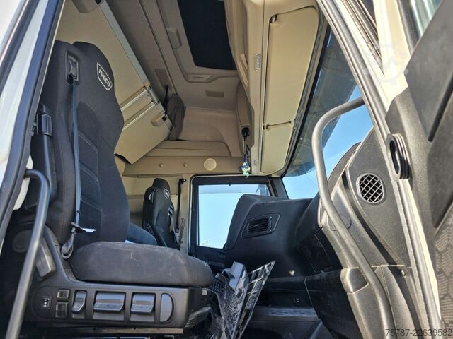 Unit traktor standard IVECO 490 S-Way mit kleinem Unfallschaden, Retarder