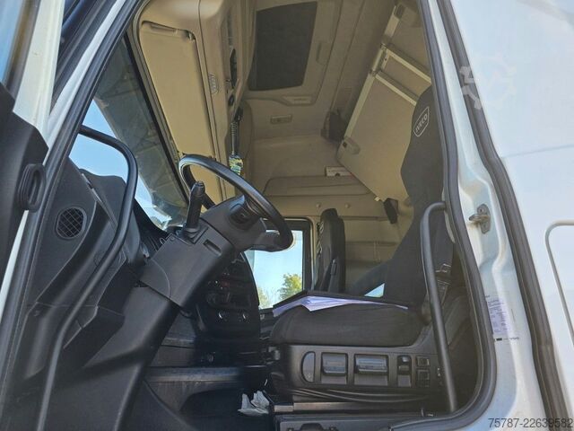 Unit traktor standard IVECO 490 S-Way mit kleinem Unfallschaden, Retarder