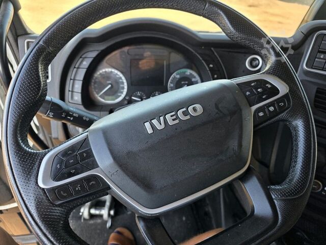 Unit traktor standard IVECO 490 S-Way mit kleinem Unfallschaden, Retarder