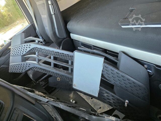 Unit traktor standard IVECO 490 S-Way mit kleinem Unfallschaden, Retarder