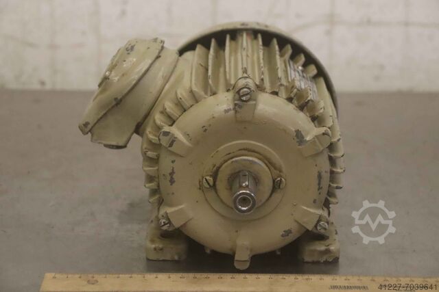Motor listrik 0,55 kW 1395 rpm EMF DORDT 226U 7,5/4