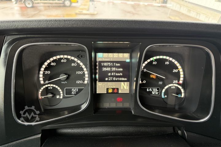 Skriňové nákladné vozidlo Mercedes-Benz Actros 1846 Koffer mit HB / Swiss-Vehicle