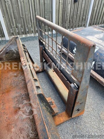 รถขุดขนาดเล็ก BOBCAT S130