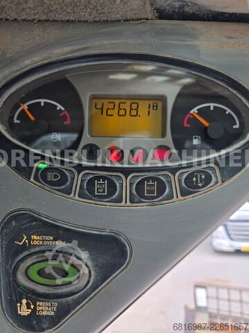 รถขุดขนาดเล็ก BOBCAT S130