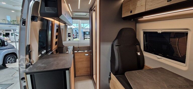キャンピングカー PÖSSL Pössl Roadstar XT - Mercedes Sprinter 4x4