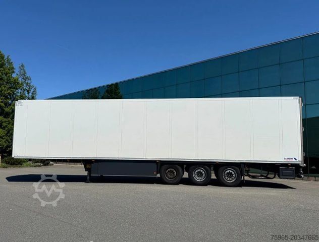 फ्रिज सेमीट्रेलर SCHMITZ CARGOBULL SCB*S3B THERMO KING SLXi300 ONLY 6.822 HOURS THI