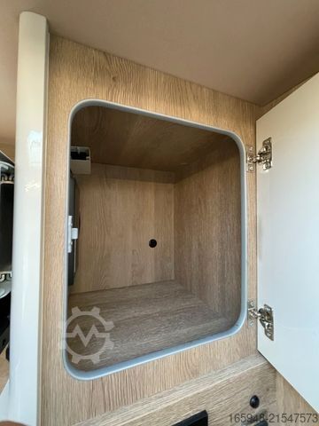 Entegre karavan MOBILVETTA I 90 KEA | Face 2 Face, Franz. Bett