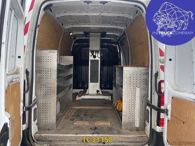 Løfteplatform Renault Master 130 CV