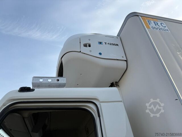 Транспортиране в хладилник/замразено Volvo FL 240 + THERMO KING + CHEREAU + EURO 5 + LIFT
