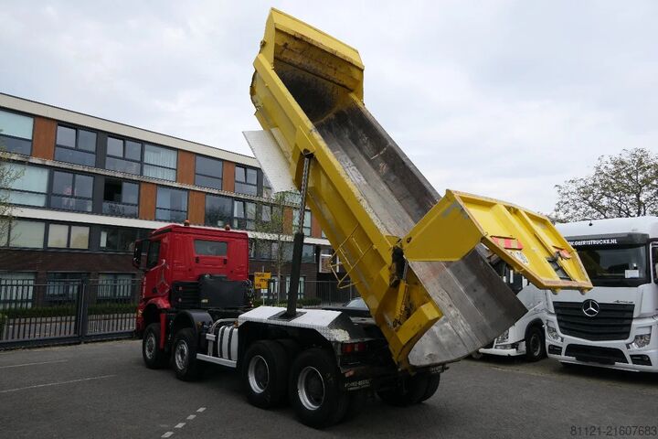 덤프 트럭 Mercedes-Benz Arocs 4151 | 8X6 | Voith Retarder | 263807Km | ...
