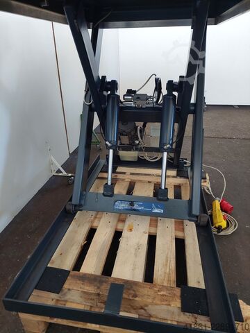 Hydraulisk saxlyftbord AURAMO-BOLZONI A 110E 010222 N