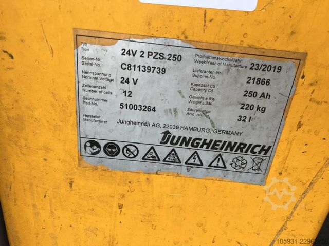 Vučni traktor Jungheinrich EZS130