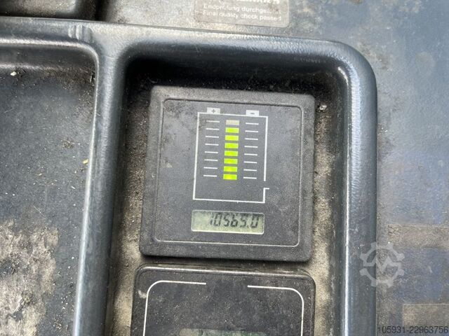 Vučni traktor Jungheinrich EZS130