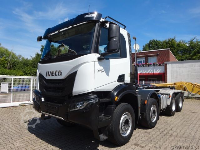卷臂钩自卸卡车 IVECO X-WAY 480 HIAB ABROLLER 8x4