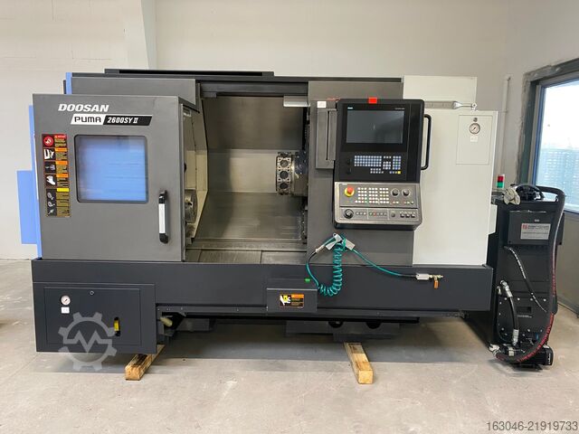 Centro de torneado y fresado CNC DOOSAN Puma 2600SY II mit Siemens