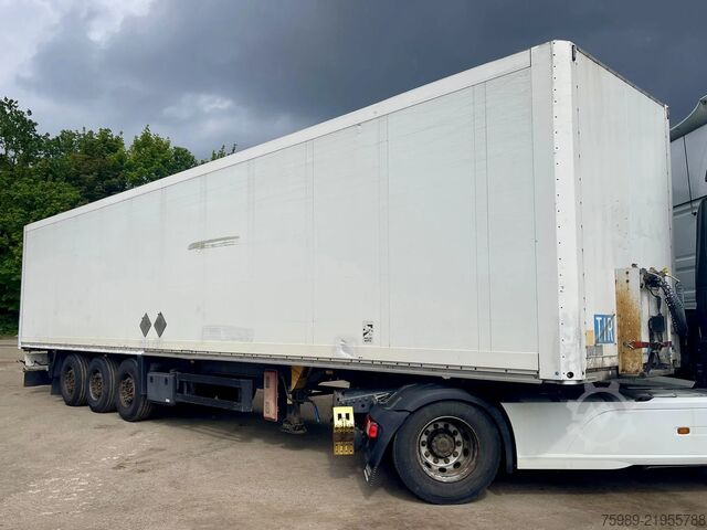 Valigia Schmitz Cargobull 3 axels SAF, rear gates. Good condition