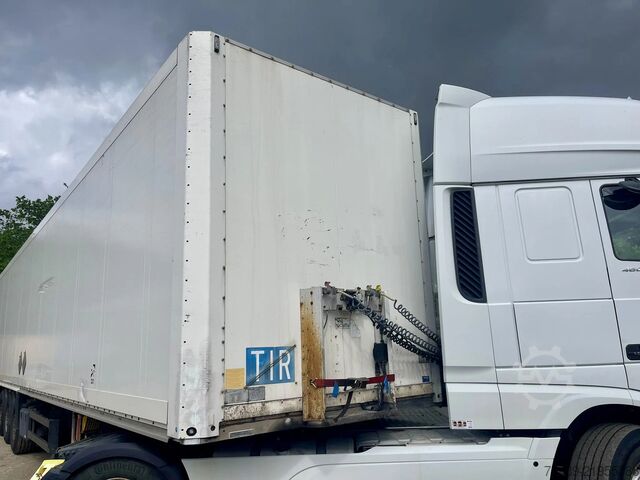 Valigia Schmitz Cargobull 3 axels SAF, rear gates. Good condition