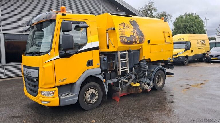 सड़क स्वीपर ट्रक DAF LF met Johnston VS501