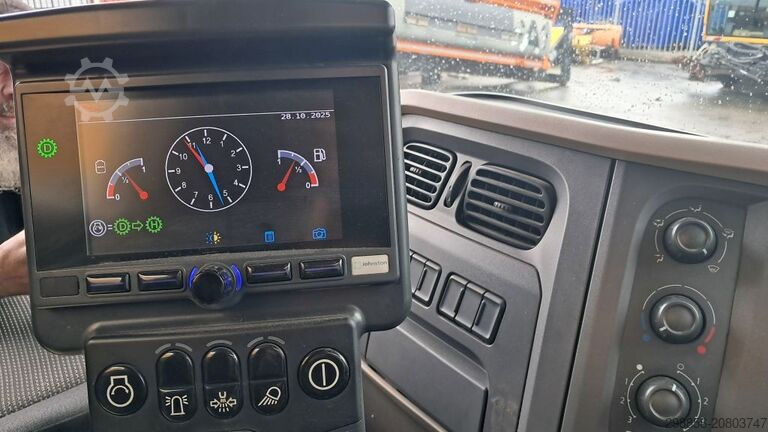 सड़क स्वीपर ट्रक DAF LF met Johnston VS501