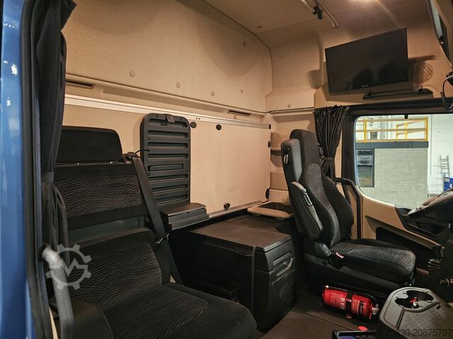 Venjulegur SZM Mercedes-Benz 3353 8x6 / FASSI 71  T/M + JIB / CRANE / KRAN