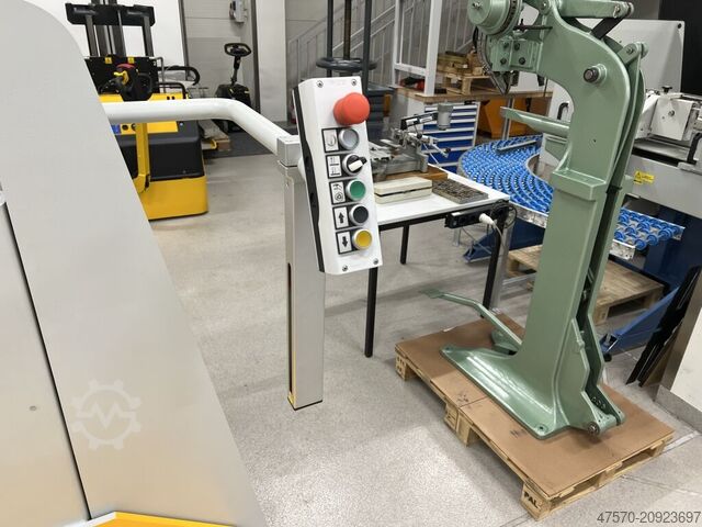 積み重ねエレベーター Busch HL 110