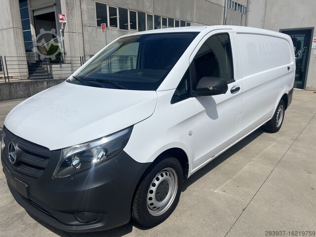 Fourgonnette compacte Mercedes-Benz VITO 111
