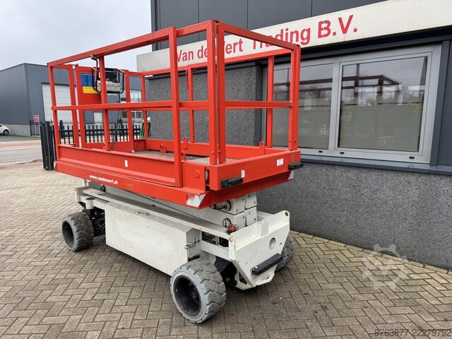 Holland-Lift Y 64 EL 14 剪叉式升降机 / 剪叉升降平台，工作高度8.4米，电动，2015年 HOLLAND-LIFT Y 64 EL 14 Schaarhoogwerker / Sciccor lift 8.4M Werkhoogte Elektrisch 2015