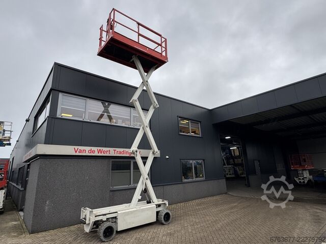 Holland-Lift Y 64 EL 14 剪叉式升降机 / 剪叉升降平台，工作高度8.4米，电动，2015年 HOLLAND-LIFT Y 64 EL 14 Schaarhoogwerker / Sciccor lift 8.4M Werkhoogte Elektrisch 2015
