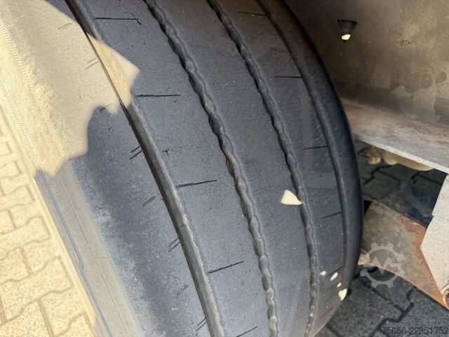 Kolmepoolne kallurhaagis Müller Mitteltal TA-2  14,4 t Tandemkipper- Tieflader, Breitbereift