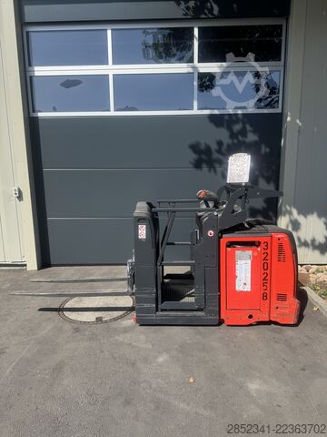 High level order picker Linde V08