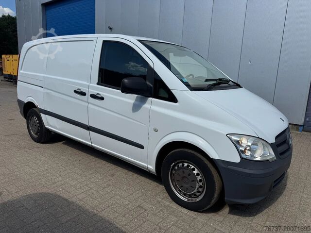 Furgoneta con caja Mercedes-Benz Vito **110CDI-EURO 5**