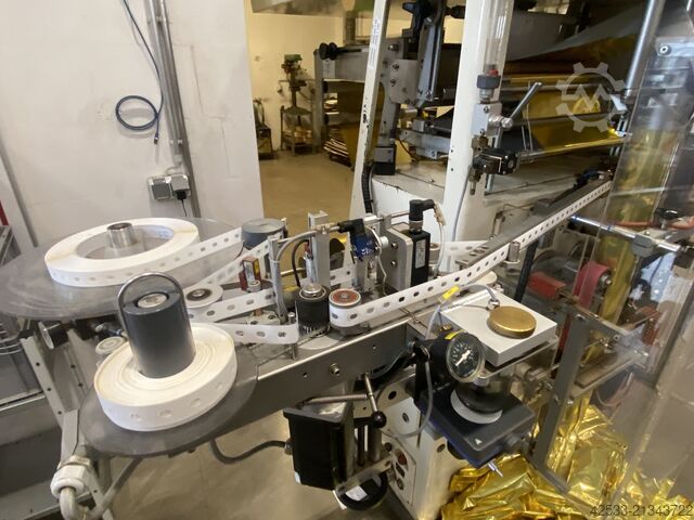 Stroj na tvarování, plnění a uzavírání sáčků Rovema VPU