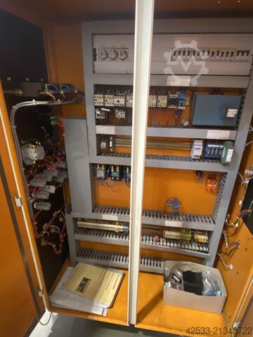 Stroj na tvarování, plnění a uzavírání sáčků Rovema VPU