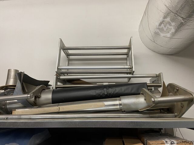 Stroj na tvarování, plnění a uzavírání sáčků Rovema VPU