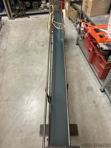 Stroj na tvarování, plnění a uzavírání sáčků Rovema VPU