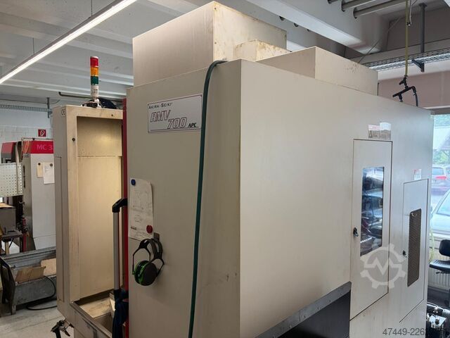 Vertikálne obrábacie centrum Akira Seiki RMV700APC