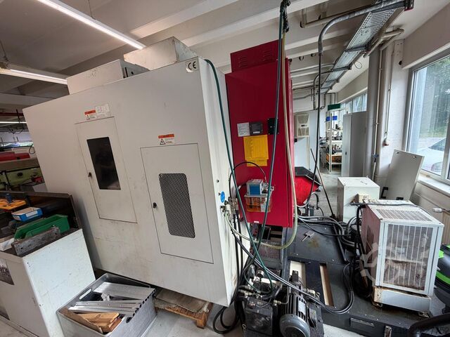 Vertikálne obrábacie centrum Akira Seiki RMV700APC