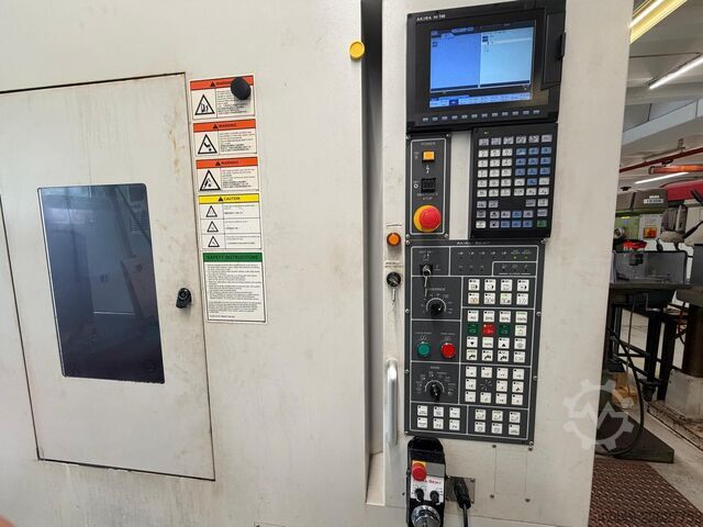 Vertikálne obrábacie centrum Akira Seiki RMV700APC