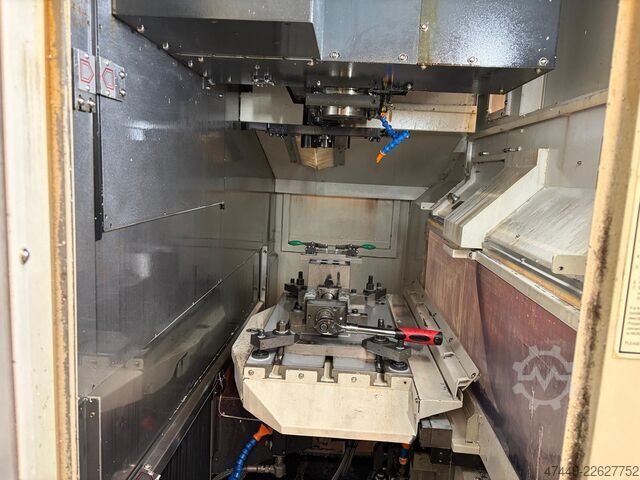 Vertikálne obrábacie centrum Akira Seiki RMV700APC