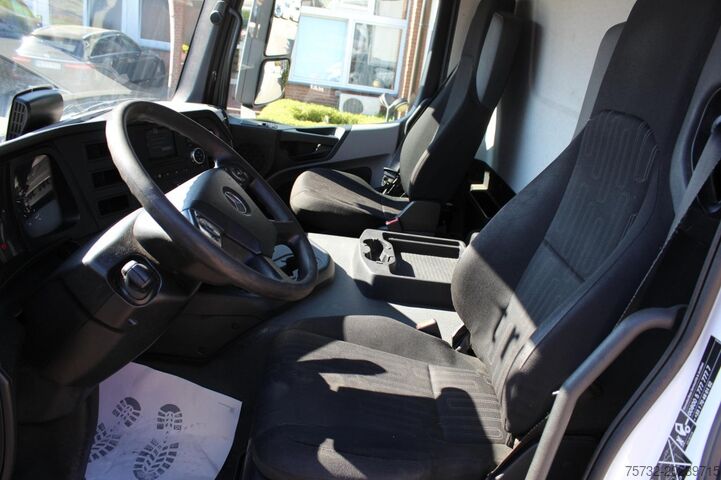 ボックス型トラック Mercedes-Benz Antos 1830 E6 Koffer 7,7m   LBW   Rolltor