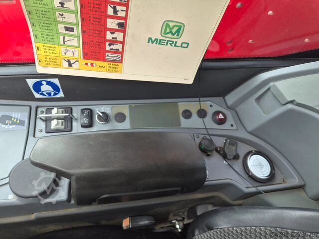 Máy xúc nâng kiểu ống lồng Merlo P40.17
