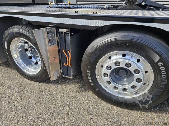 Standardni SZM DAF XF 530 8x2 / HMF 9520 K8 / NIEUW!