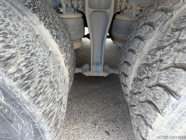 Camion malaxeur à béton Iveco TRAKKER AD340T45