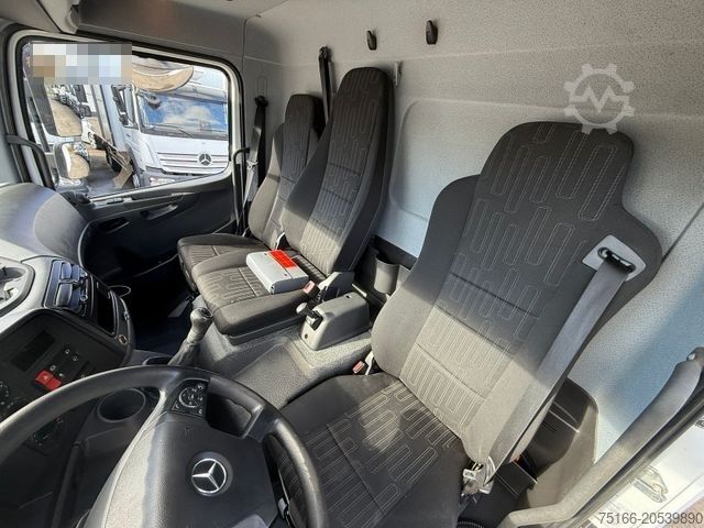 Box van MERCEDES-BENZ ATEGO 818 L Koffer 6,10 m LBW 1 T*171 tkm*AHK