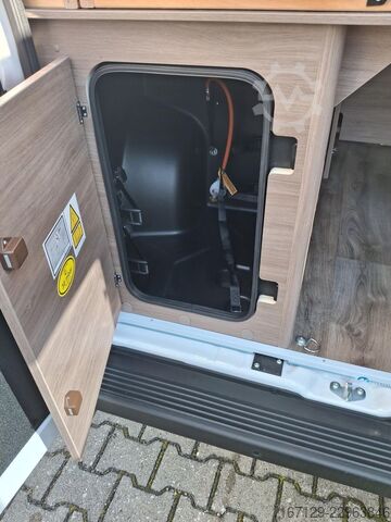 عربة تخييم CARADO CV 640 Multimedia / Diesel 90l / Markise