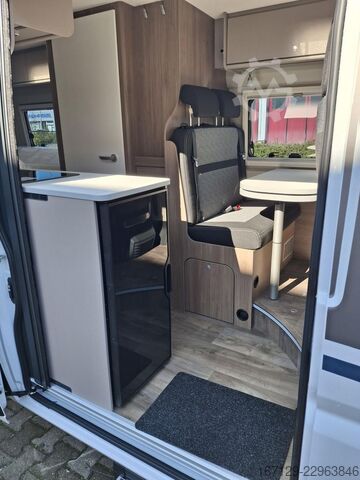 عربة تخييم CARADO CV 640 Multimedia / Diesel 90l / Markise