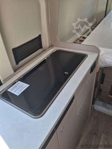 عربة تخييم CARADO CV 640 Multimedia / Diesel 90l / Markise