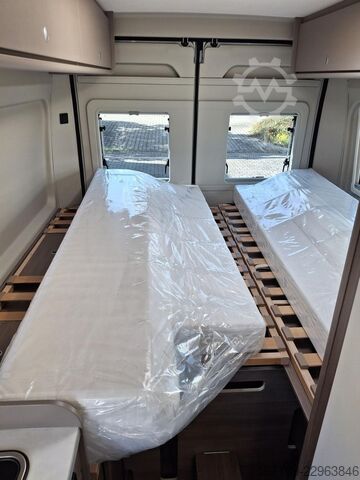 عربة تخييم CARADO CV 640 Multimedia / Diesel 90l / Markise