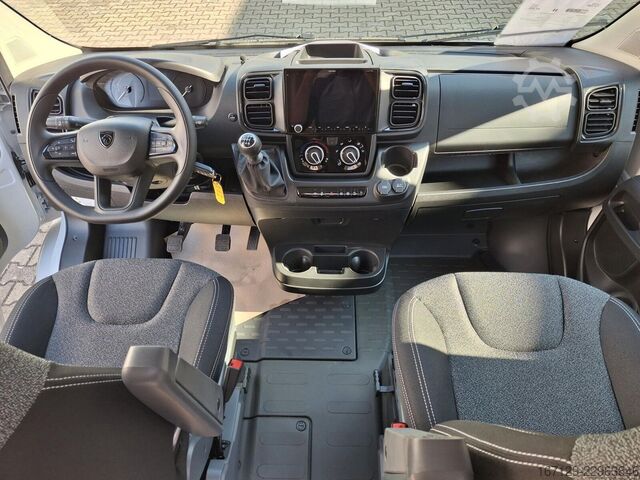 عربة تخييم CARADO CV 640 Multimedia / Diesel 90l / Markise